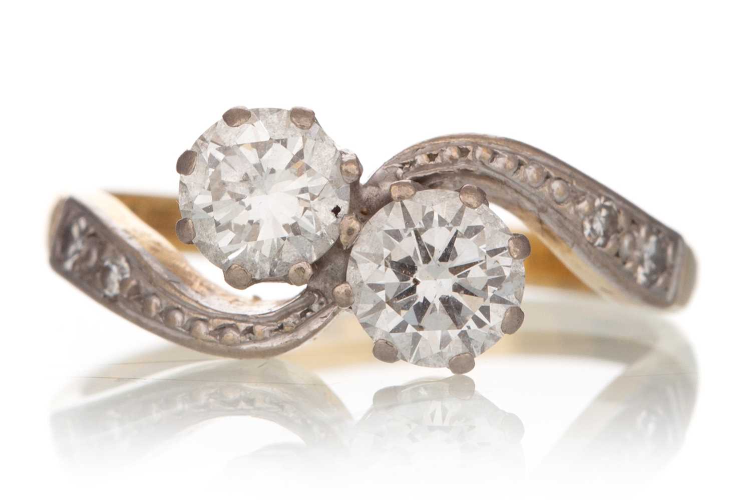 Lot 537 - DIAMOND TWO STONE RING