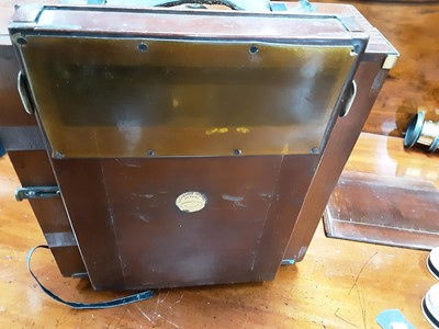 Lot 362 - VICTORIAN HALF PLATE CAMERA