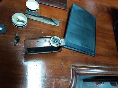 Lot 362 - VICTORIAN HALF PLATE CAMERA