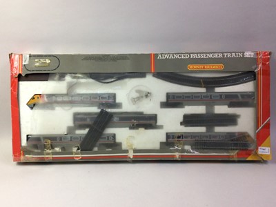 Lot 299 - HORNBY 00 GAUGE ADVANCED PASSENGER TRAIN