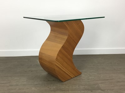 Lot 462 - MODERN GLASS COFFEE TABLE