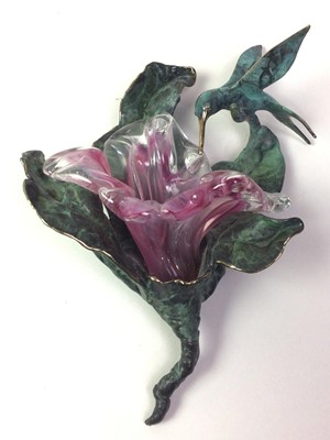 Lot 446 - HUMMING BIRD BRONZE AND BLOWN GLASS FIGURE