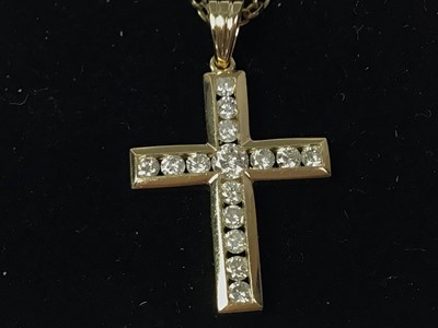 Lot 449 - GOLD AND DIAMOND CRUCIFIX