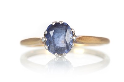 Lot 566 - SAPPHIRE SOLITAIRE RING