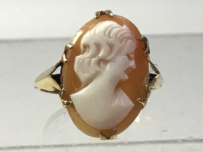 Lot 424 - CAMEO SUITE OF JEWELLERY