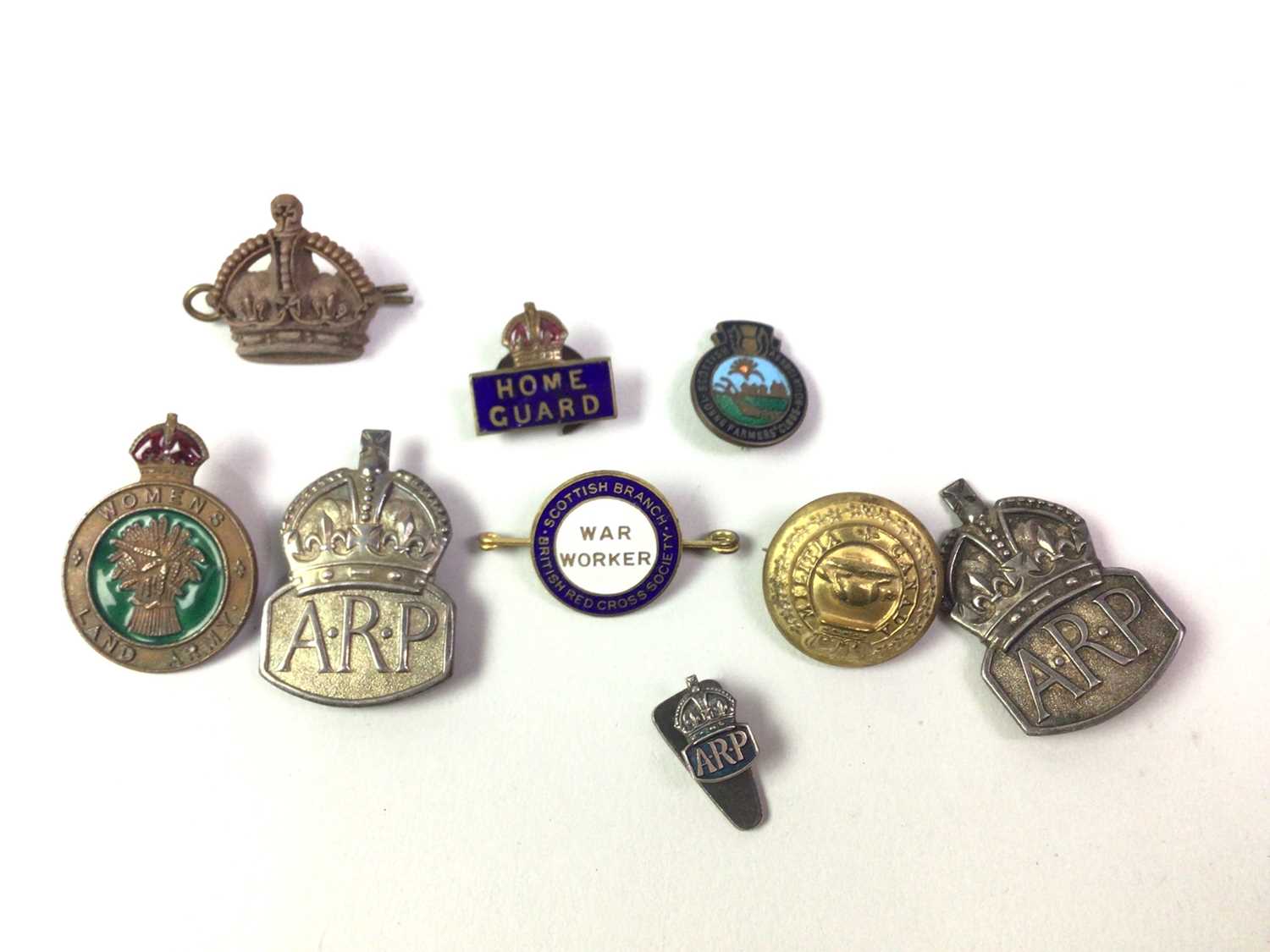 Lot 448 - GROUP OF WWII CIVILIAN BADGES,