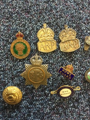 Lot 448 - GROUP OF WWII CIVILIAN BADGES