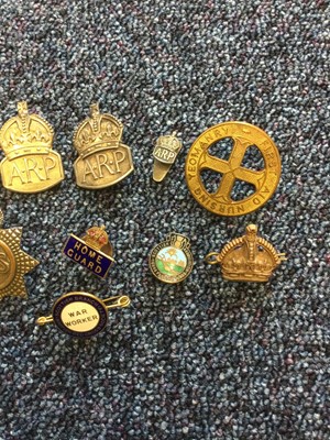 Lot 448 - GROUP OF WWII CIVILIAN BADGES