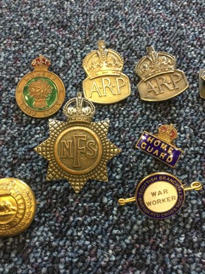 Lot 448 - GROUP OF WWII CIVILIAN BADGES