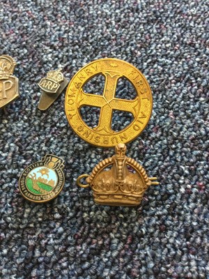 Lot 448 - GROUP OF WWII CIVILIAN BADGES