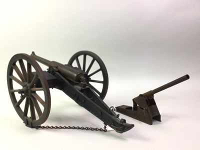Lot 478 - METAL MODEL OF A WWI FIELD GUN