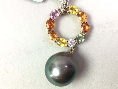 Lot 569 - COLOURED SAPPHIRE AND TAHITIAN PEARL PENDANT