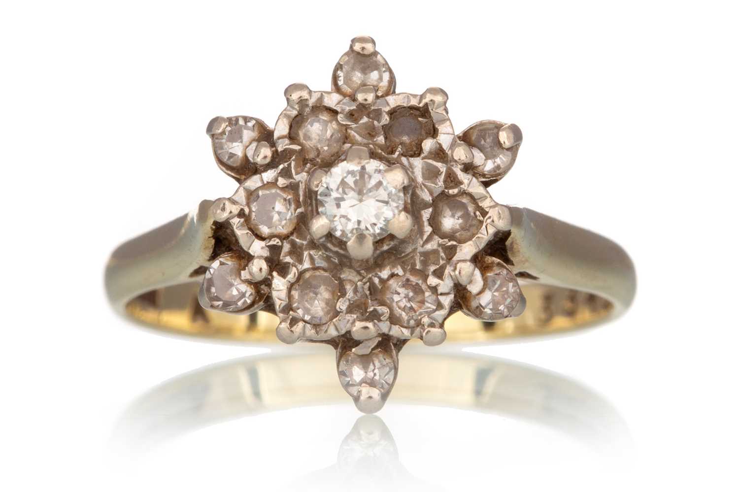 Lot 410 - DIAMOND CLUSTER RING