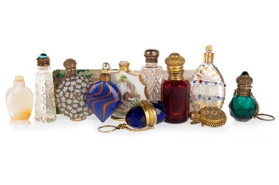 Lot 1333 - COLLECTION OF PERFUME BOTTLES