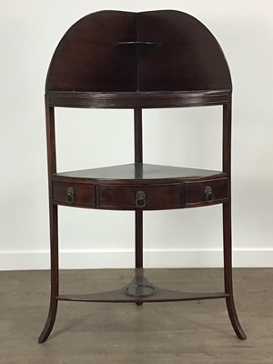 Lot 585 - GEORGIAN MAHOGANY CORNER WASHSTAND