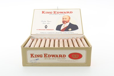 Lot 19 - BOX OF 50 KING EDWARD INVINCIBLE DELUXE