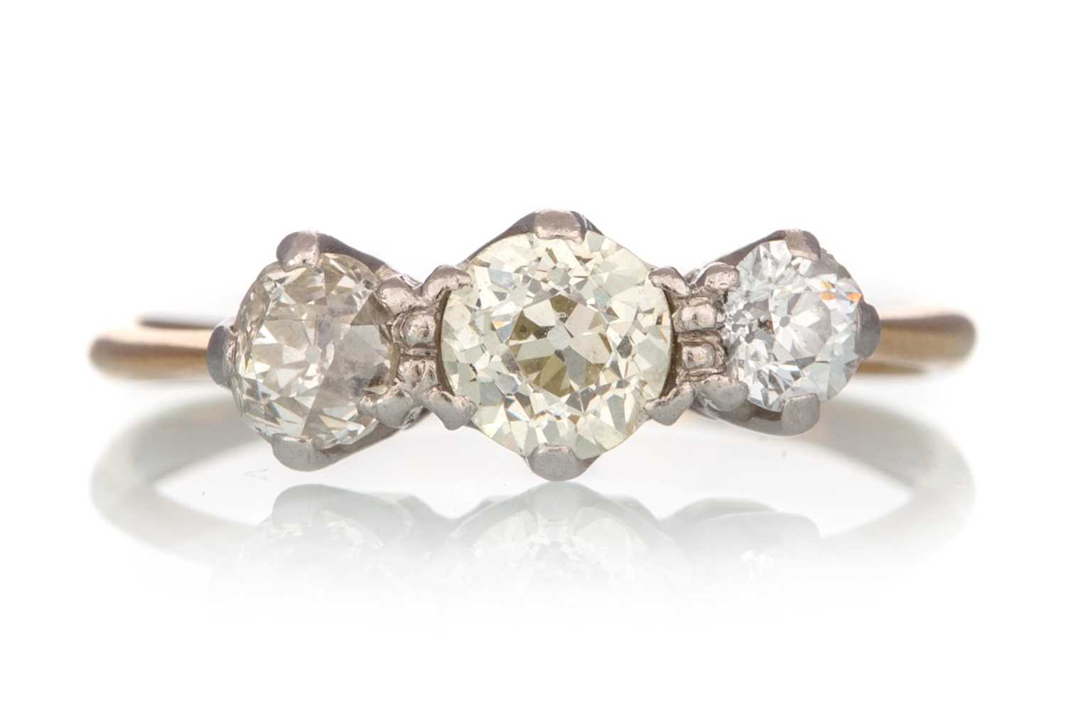 Lot 414 - DIAMOND THREE STONE RING