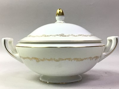 Lot 205 - MINTON 'FELICITY' DINNER SERVICE