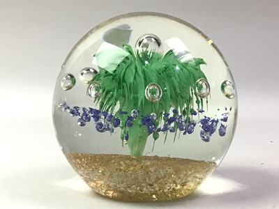 Lot 114 - LARGE GLASS PAPERWEIGHT