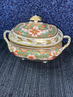 Lot 1267 - CROWN DERBY PORCELAIN, LIDDED SUGAR BOWL ON STAND