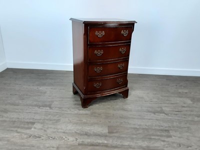 Lot 67 - SMALL MAHOGANY CHEST OF DRAWERS