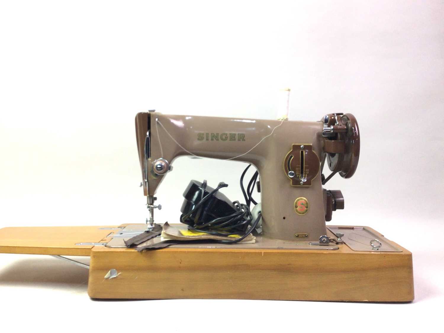 Vintage cheapest Singer portable sewing machine