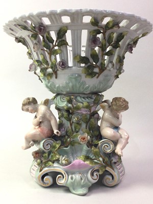 Lot 172 - GERMAN PORCELAIN TABLE CENTREPIECE