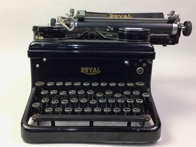 Lot 246 - VINTAGE MANUAL TYPEWRITER