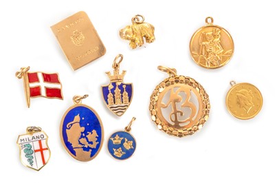 Lot 508 - COLLECTION OF LOOSE CHARMS
