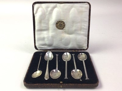 Lot 276 - SET OF FOUR SILVER BEAN TOP COFFEE SPOONS