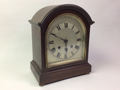 Lot 360 - EDWARDIAN MAHOGANY MANTEL CLOCK