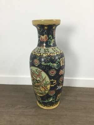 Lot 382 - LARGE CHINESE REPRODUCTION CERAMIC VASE