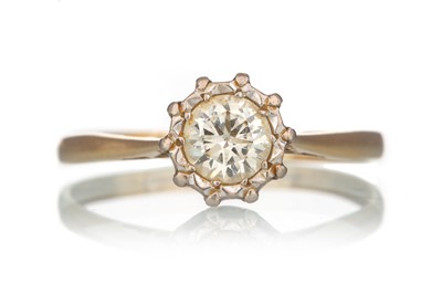Lot 439 - DIAMOND SOLITAIRE RING