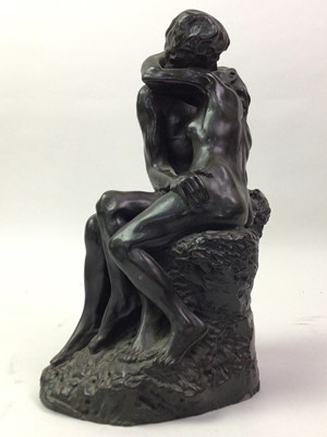 Lot 428 - RESIN FIGURE OF TWO LOVERS