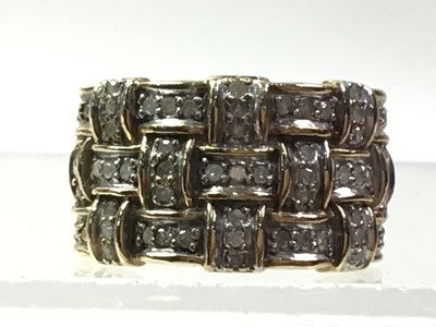 Lot 452 - DIAMOND DRESS RING