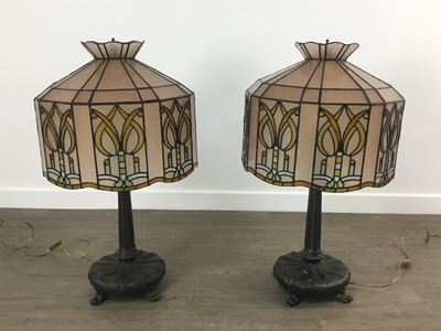 Lot 123 - PAIR OF TIFFANY STYLE TABLE LAMPS AND SET OF THREE WALL SONCES