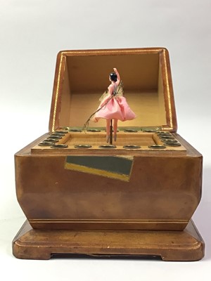 Lot 482 - CIGAR MUSIC BOX