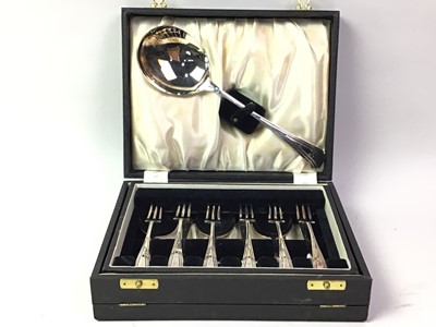 Lot 487 - SET OF TWELVE SCOTTISH SILVER TEASPOONS AND TONGS