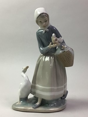 Lot 559 - FOUR LLADRO FIGURES