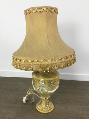 Lot 524 - ITALIAN CERAMIC TABLE LAMP