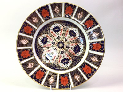 Lot 564 - ROYAL CROWN DERBY CABINET PLATE