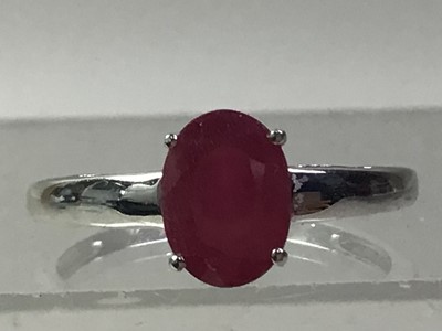 Lot 606 - RUBY RING