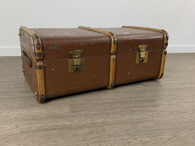 Lot 712 - VINTAGE CABIN TRUNK