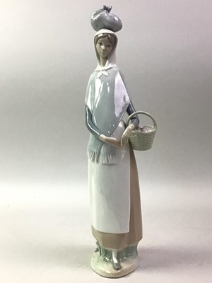 Lot 195 - THREE LLADRO FIGURES