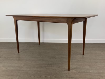 Lot 144 - TOM ROBERTSON FOR MCINTOSH OF KIRKCALDY, 'DUNVEGAN' TEAK EXTENDING DINING TABLE AND FOUR CHAIRS