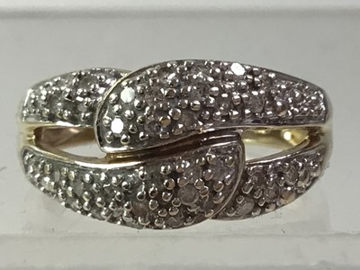 Lot 27 - DOUBLE SNAKE AND DIAMOND RING