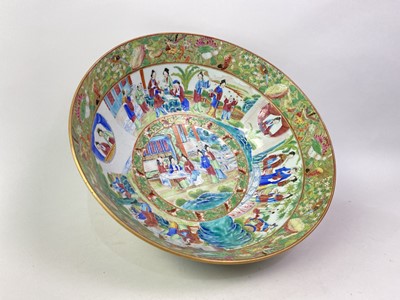 Lot 962 - CHINESE CANTONESE FAMILLE ROSE BOWL