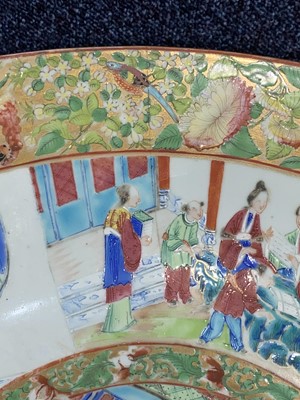 Lot 962 - CHINESE CANTONESE FAMILLE ROSE BOWL