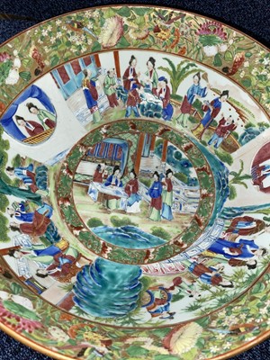 Lot 962 - CHINESE CANTONESE FAMILLE ROSE BOWL