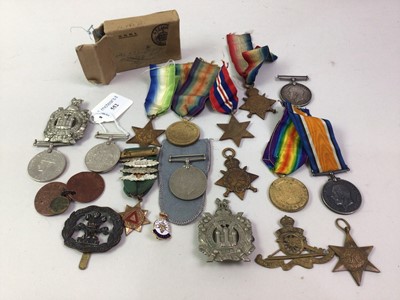 Lot 552 - WWI AND WWII SERVICE MEDALS